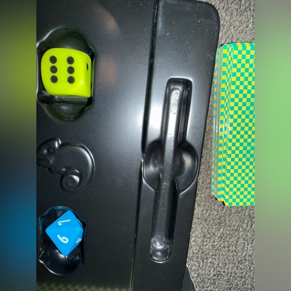 Chameleon board game fun family date Big Potato Blend In Party Game (pen missing - Picture 13 of 15